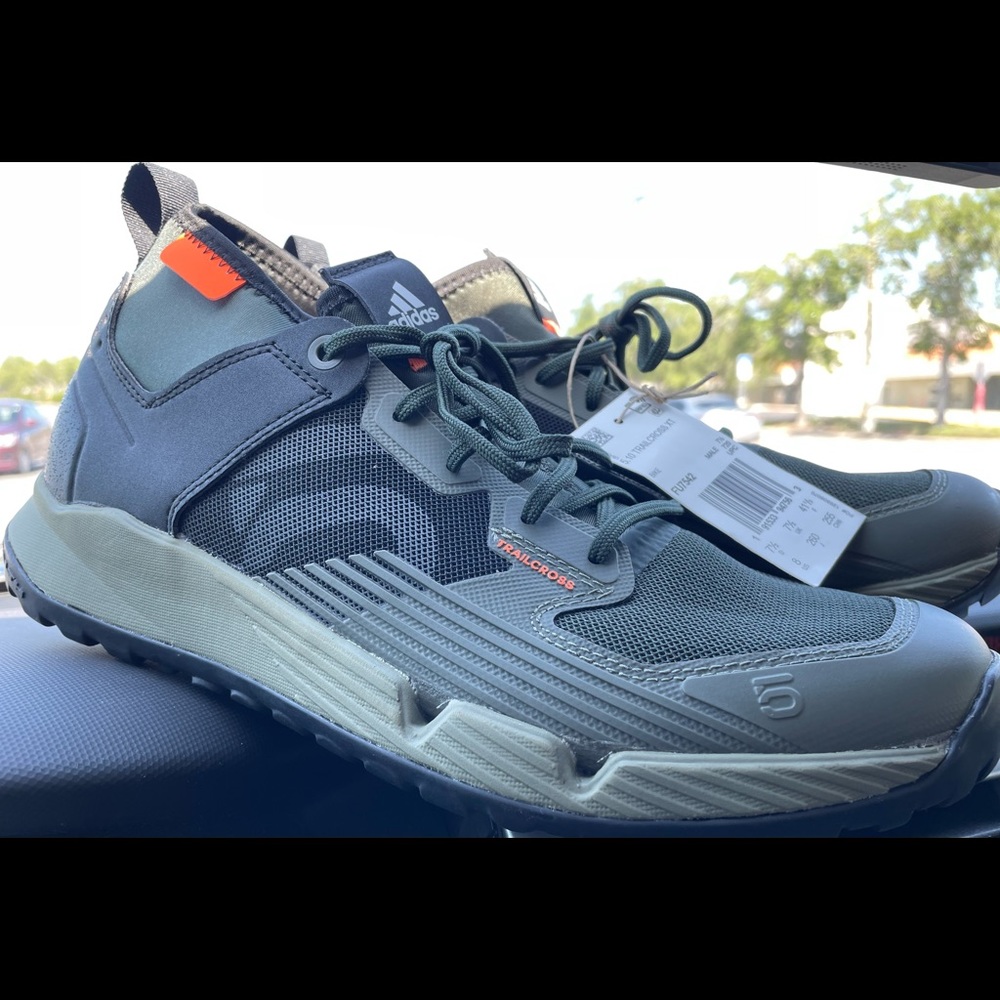 NWT Adidas 5:10 FIVE TEN mountain biking shoes.